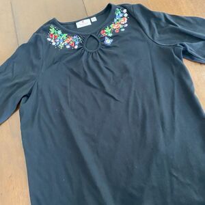 Quacker Factory Strawberries Flowers Bling XL Black Embroidered Keyhole Front